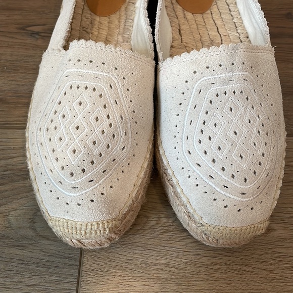 NWOT Women’s UGG Heidi Perforated Espadrille Suede Slip-on Flats Nude - Picture 9 of 11